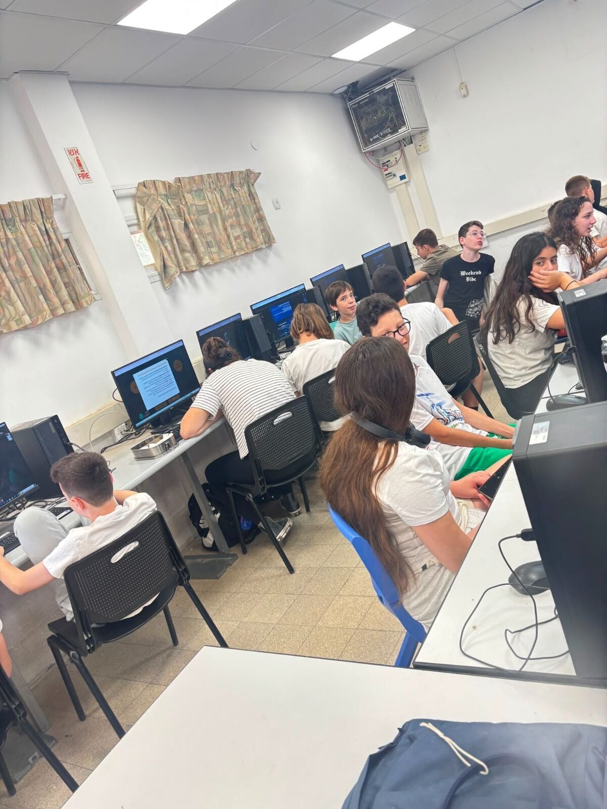 תלמידי חטיבות הביניים ברחובות בתוכנית הקיץ Tech it Easy